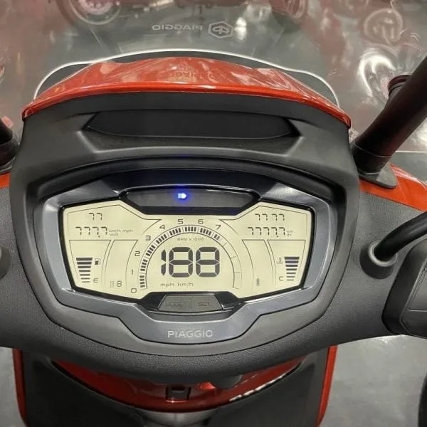 Piaggio Beverly S 400 LCD dash 2022 BV400