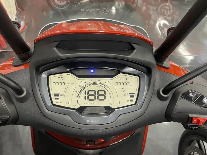 Piaggio Beverly S 400 LCD dash 2022 BV400