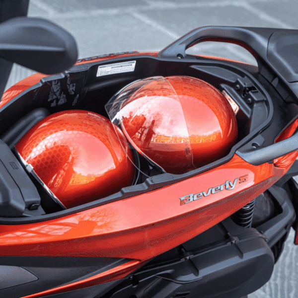 Beverly S 400 under seat storage