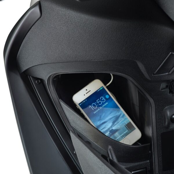Piaggio Medley S 150 USB charging