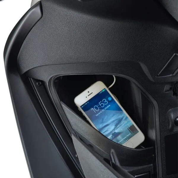 Piaggio Medley S 150 USB charging