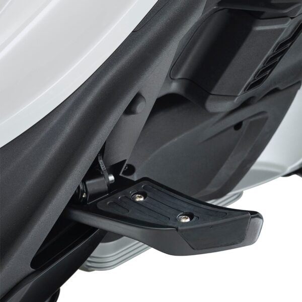 Piaggio Medley S 150 foot peg
