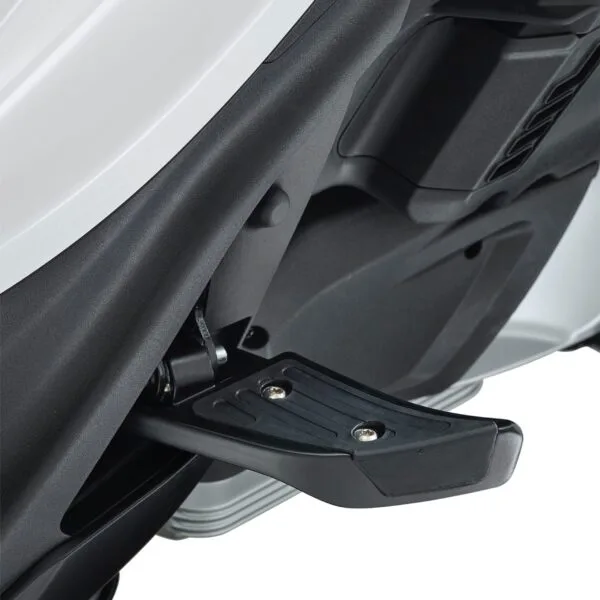 Piaggio Medley S 150 foot peg