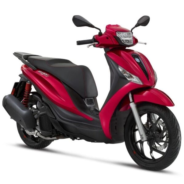 Piaggio Medley S 150 Red RH Angle 2023