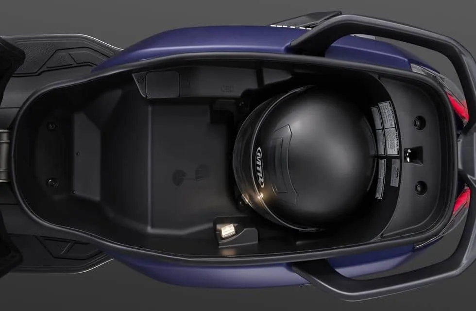 SYM MAXSYM 400i E5 Underseat storage