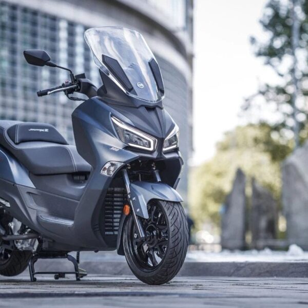 SYM JoyMax Z+ 300 Lifestyle #9