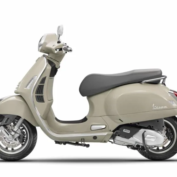 Vespa GTS Classic 300 Beige Sabbia LHS