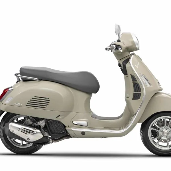 Vespa GTS Classic 300 Beige Sabbia RHS
