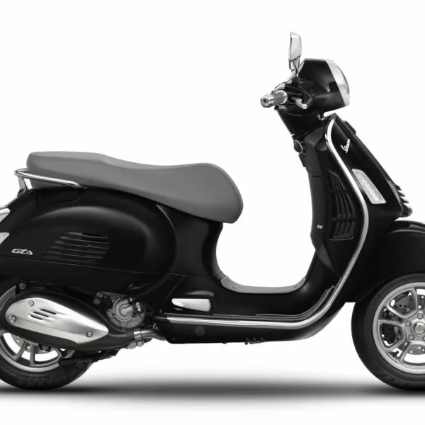 Vespa GTS Classic 300 Black Vulano RHS