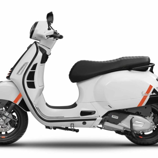 Vespa GTS Super Sport 300 HPE 2025 white LHS