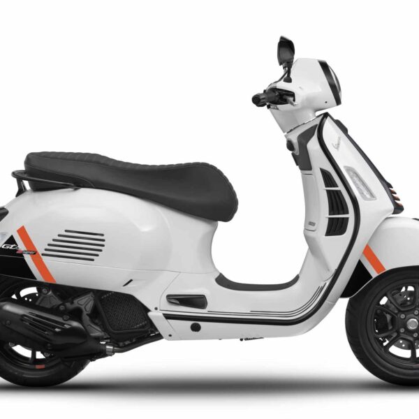Vespa GTS Super Sport 300 HPE 2025 white RHS