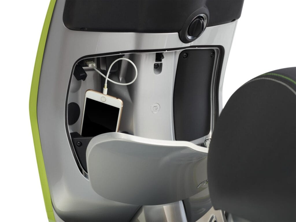 Vespa Primavera 150 Tech Blue Energico 2024 Build-MY25 $8990 - Image 6