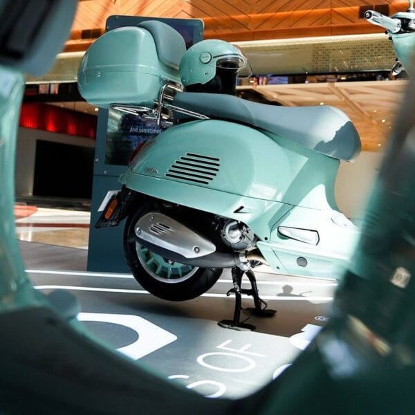 Vespa GTS300 80th anniversary edition top box