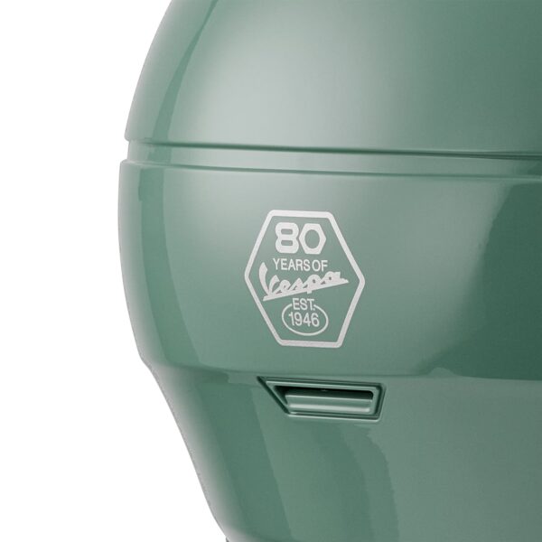 Vespa GTS 300 80th helmet back logo