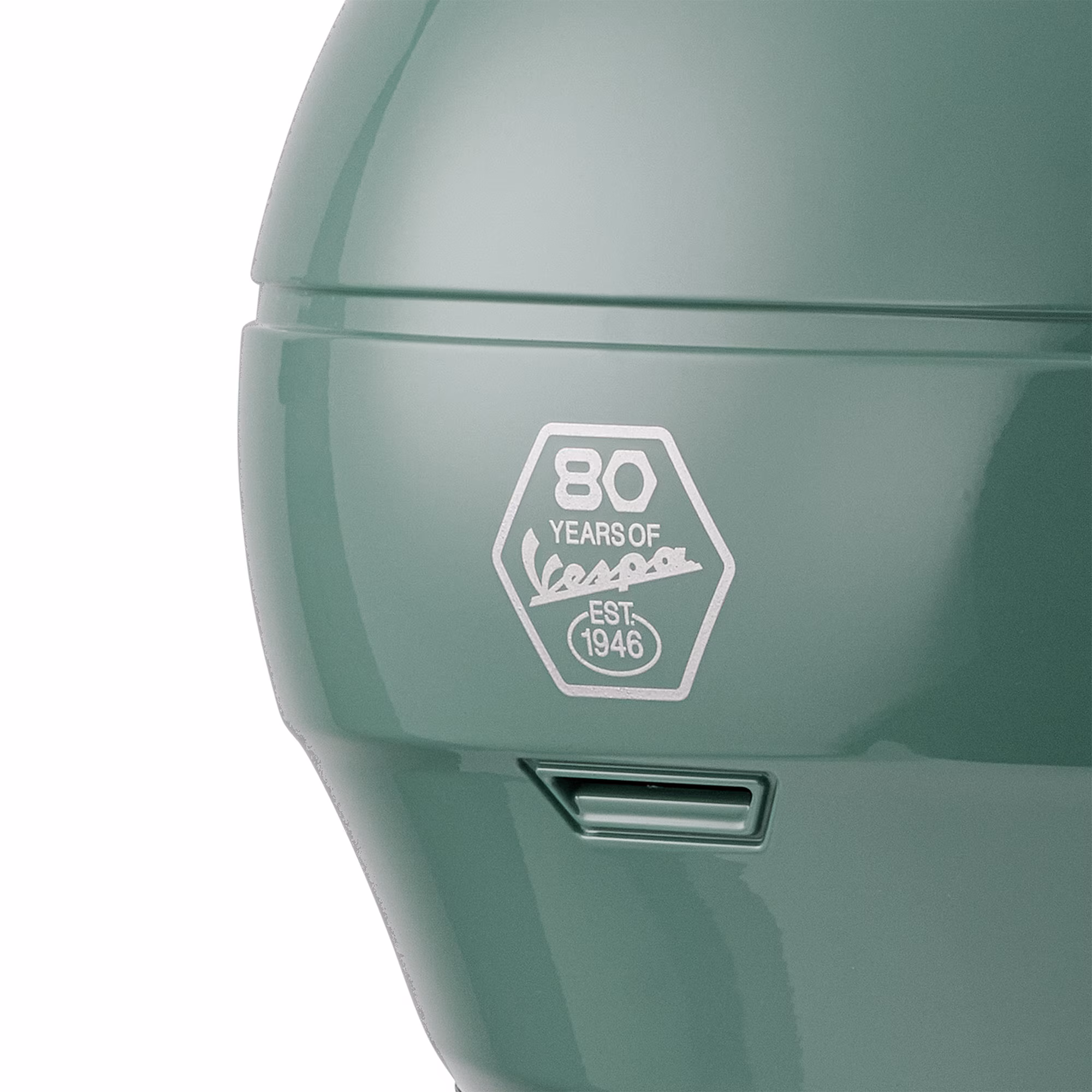 Vespa GTS 300 80th helmet back logo