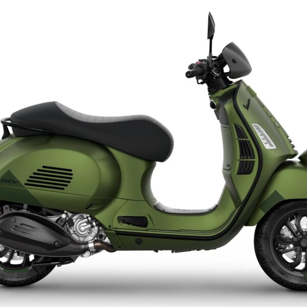 Vespa 2026 GTV 300 Verde Ribelle right side